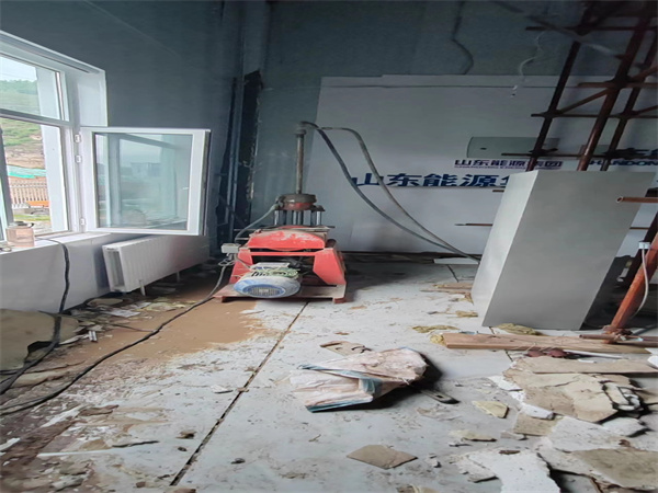 八所镇地基基础下沉墙体裂缝加固注浆顶升施工